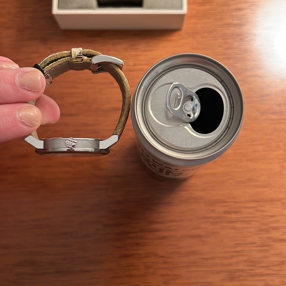 Burberry Embossed Silver Dial Leather Ladies Watch - Picture 10 of 10